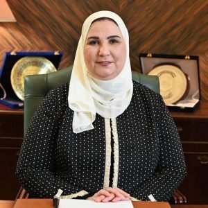 "القباج" تستعرض الخدمات العلاجية للخط الساخن لصندوق مكافحة الإدمان
