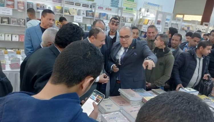 هيئة الكتاب تفتتح أول معارضها بجامعة الأزهر في أسيوط