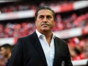 مدرب منتخب نيجيريا يعلن إنتهاء رحلته  مع النسور