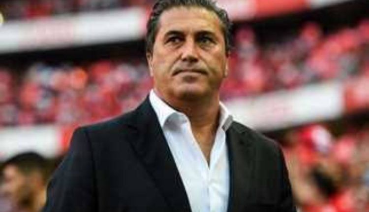 مدرب منتخب نيجيريا يعلن إنتهاء رحلته  مع النسور