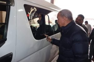 "الهجان" يتفقد مواقف السيارات لمتابعة التزام السائقين بالتعريفة الجديدة