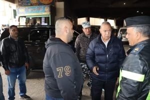 "الهجان" يتفقد مواقف السيارات لمتابعة التزام السائقين بالتعريفة الجديدة