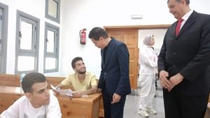 رئيس جامعة بنها يتفقد سير الامتحانات بكليتي التجارة والعلوم بمقر العبور