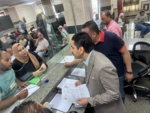 رئيس جهاز العبور الجديدة يتابع سير العمل بمركز خدمة تقنين أوضاع المناطق المضافة للمدينة