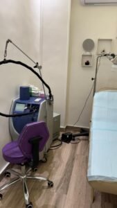 الصحة: إغلاق عيادة للتجميل وتركيب الشعر الصناعي بالعجوزة