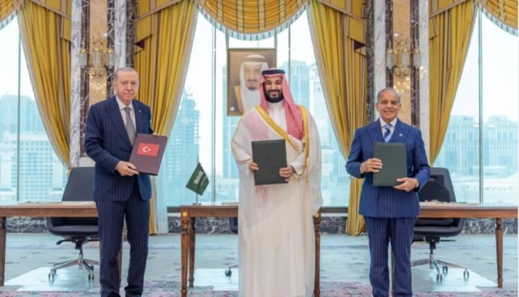 السعودية وتركيا وباكستان توقع «اتفاقية مكة للدفاع المشترك» وتعزز تحالفها الأمني